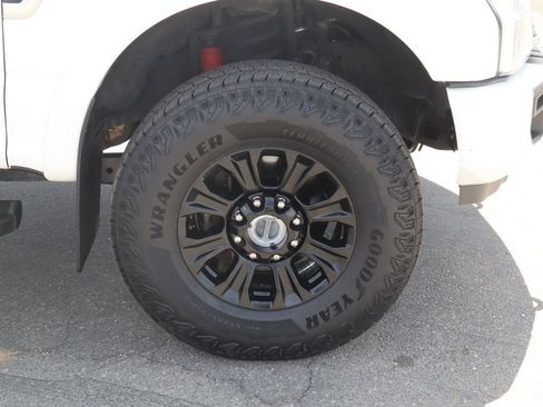 Used 2022 Ford F350 Platinum w/ Tremor Off-Road Package AWD/4WD image 10