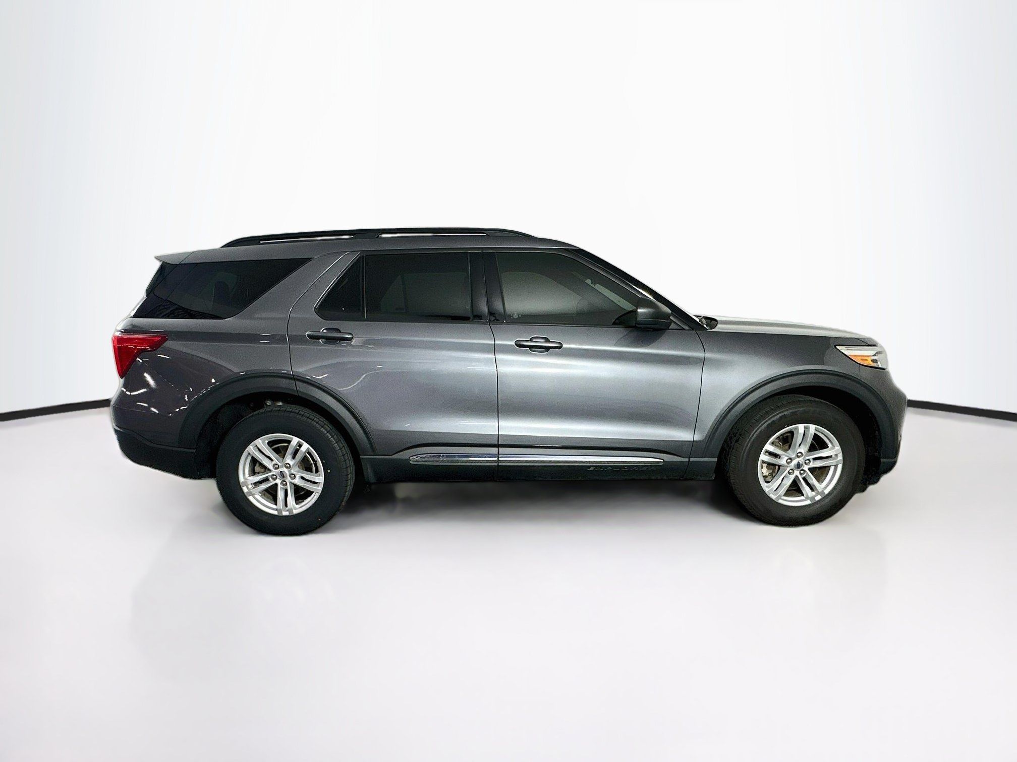 Used 2021 Ford Explorer XLT w/ Equipment Group 202A AWD/4WD image 10