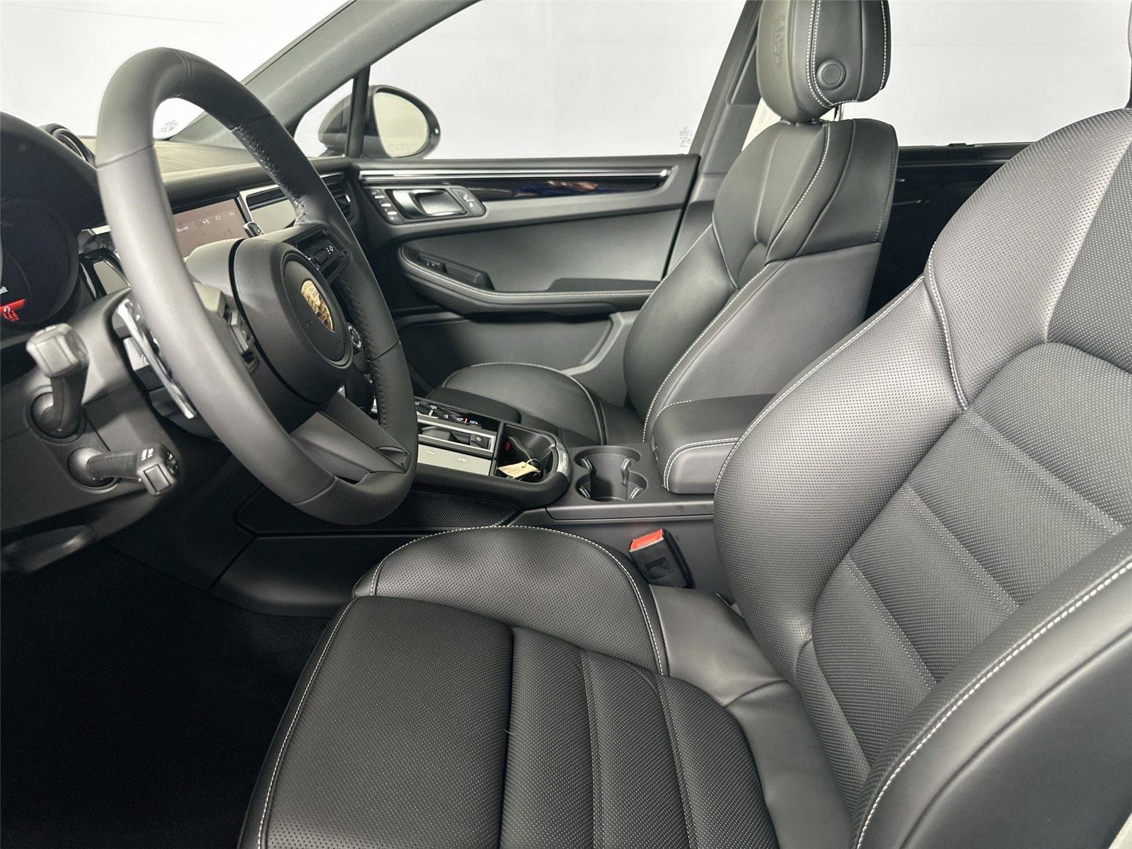 Used 2026 Porsche Macan Turbo AWD/4WD image 5