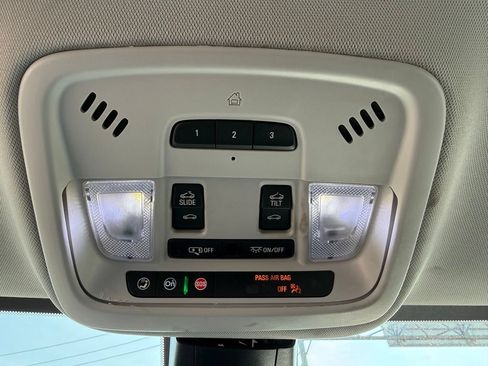 Used 2020 Chevrolet Traverse LT w/ LT Premium Package AWD/4WD image 40