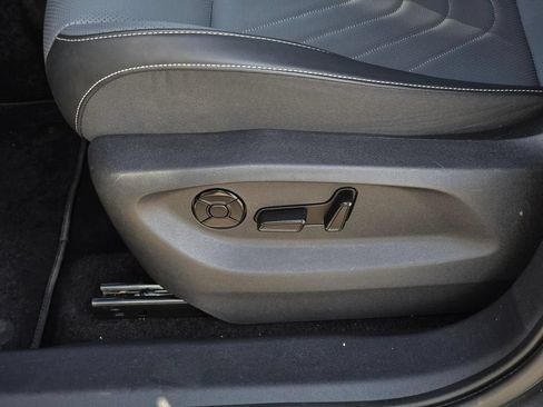 Used 2026 Volkswagen Tiguan SE FWD image 33