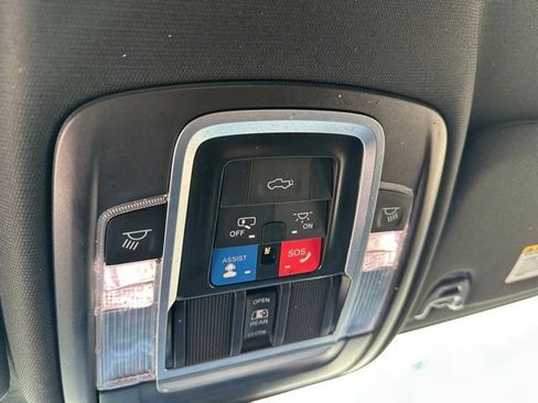 Used 2022 RAM 2500 Laramie AWD/4WD image 16