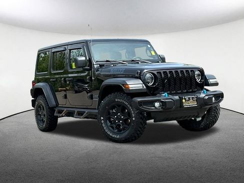 Used 2023 Jeep Wrangler Unlimited w/ Cold Weather Group AWD/4WD image 2