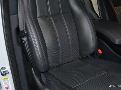 Used 2016 Land Rover Range Rover HSE image 16