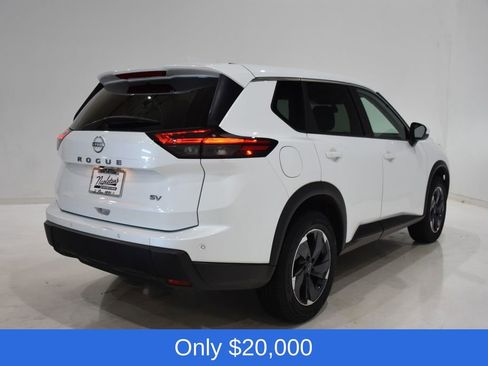 Used 2024 Nissan Rogue SV image 4