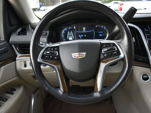 Used 2020 Cadillac Escalade ESV Premium Luxury image 14