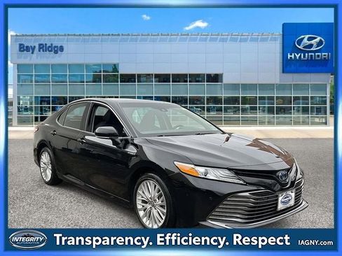 Used 2018 Toyota Camry XLE image 1