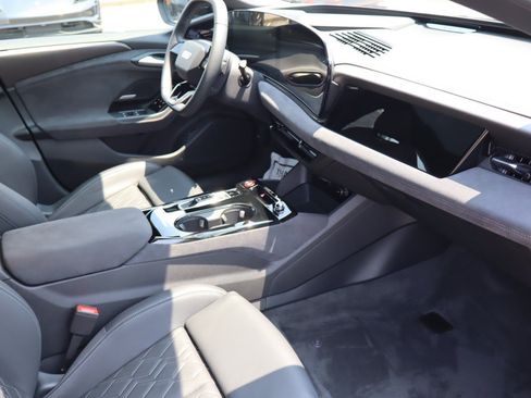 Used 2025 Audi S6 e-tron Premium Plus w/ Premium Plus AWD/4WD image 25