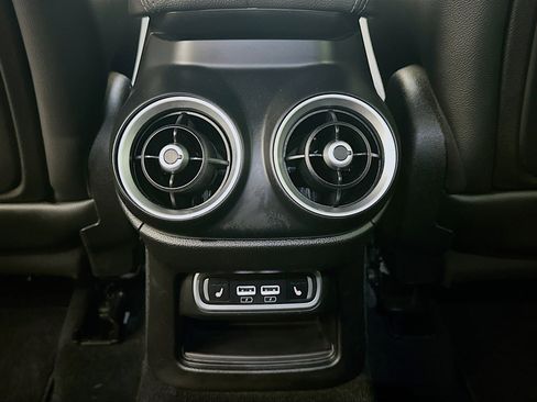 Used 2022 Alfa Romeo Stelvio Veloce image 29