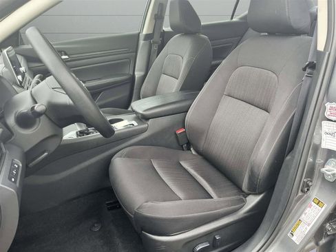 Used 2025 Nissan Altima 2.5 SV FWD image 16