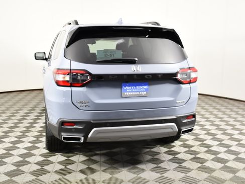 Certified 2025 Honda Pilot Touring image 7