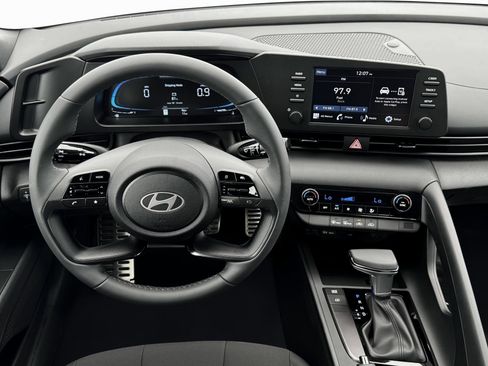 Used 2025 Hyundai Elantra Sport FWD image 17