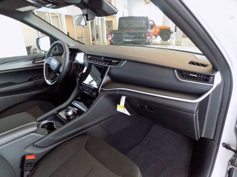 New 2025 Jeep Grand Cherokee Laredo X w/ Luxury Tech Group I RWD image 16