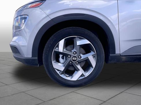 Used 2025 Hyundai Venue SEL FWD image 11