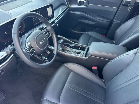 Certified 2024 Kia Sorento S w/ Panoramic Sunroof Package AWD/4WD image 10