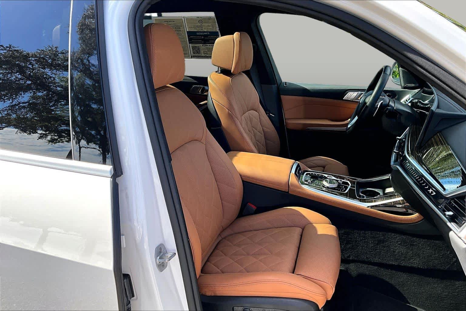 Used 2026 BMW X7 xDrive40i AWD/4WD image 9