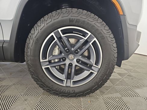 Used 2025 Rivian R1T Adventure image 11