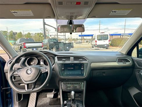 Used 2020 Volkswagen Tiguan SE image 3