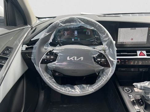 New 2025 Kia Niro EX image 13