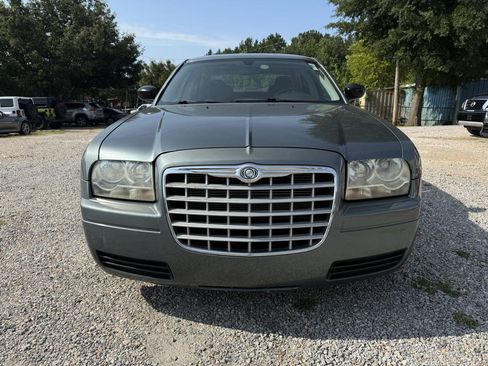 Used 2005 Chrysler 300 RWD image 2