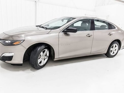 Used 2022 Chevrolet Malibu LS FWD image 3
