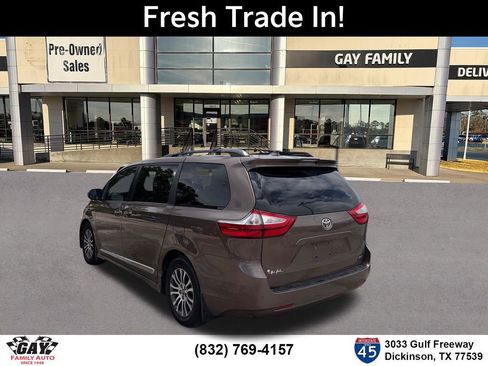 Used 2019 Toyota Sienna XLE Premium FWD image 7