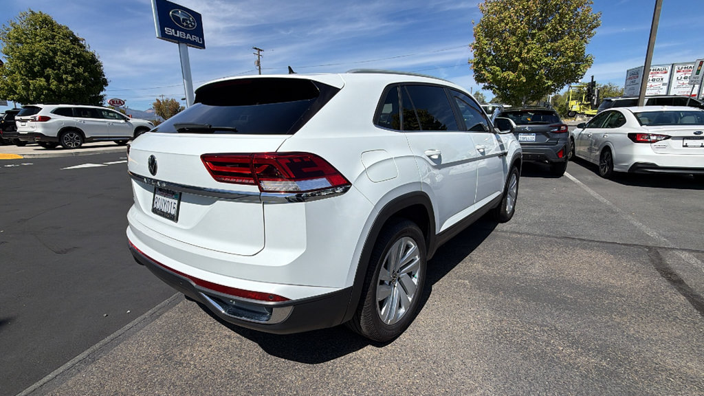 Used 2020 Volkswagen Atlas Cross Sport SE w/ Panoramic Sunroof Package FWD image 4