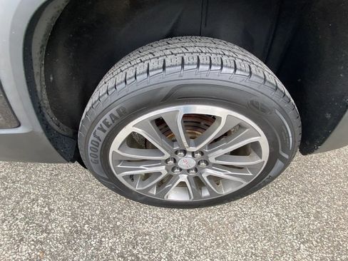 Used 2017 GMC Acadia SLT image 25