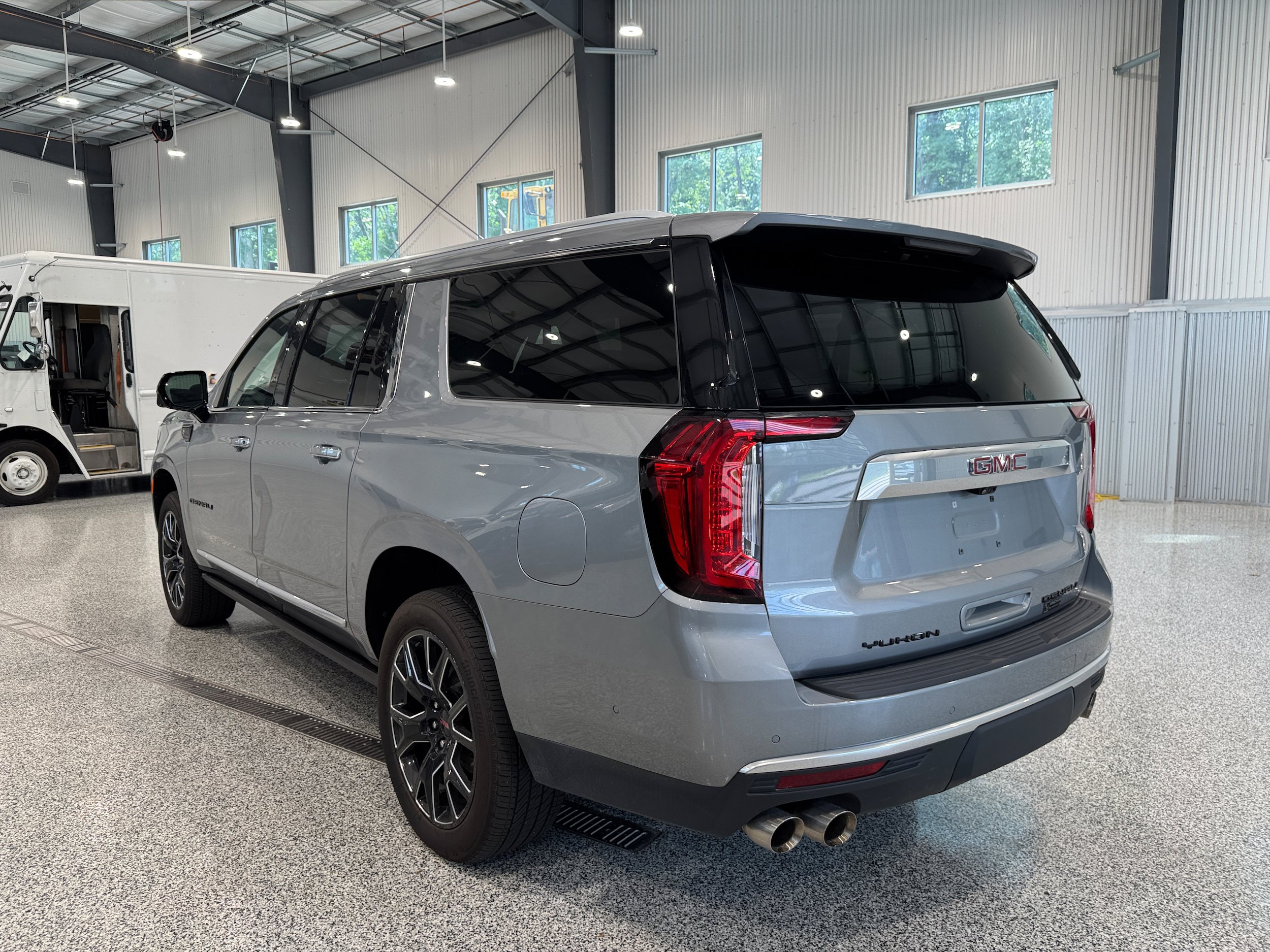 Used 2024 GMC Yukon XL Denali w/ Advanced Technology Package AWD/4WD image 12