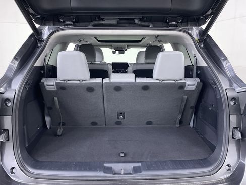 Used 2021 Toyota Highlander Platinum image 24
