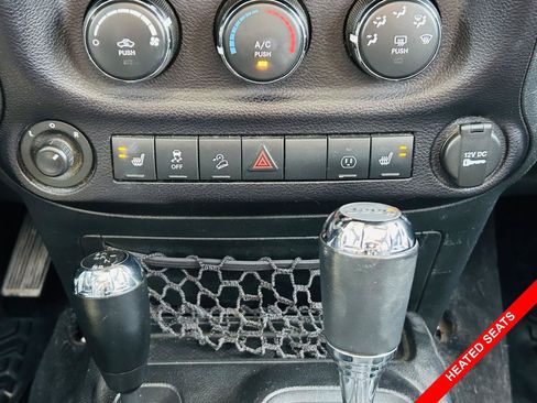 Used 2016 Jeep Wrangler Unlimited Sahara w/ Connectivity Group AWD/4WD image 5