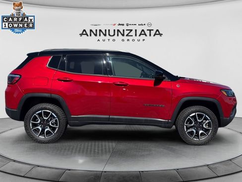 Used 2025 Jeep Compass Trailhawk AWD/4WD image 6
