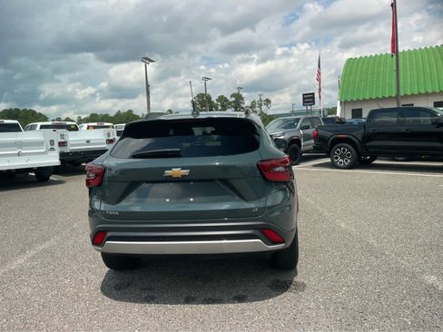 Used 2025 Chevrolet Trax LT FWD image 6