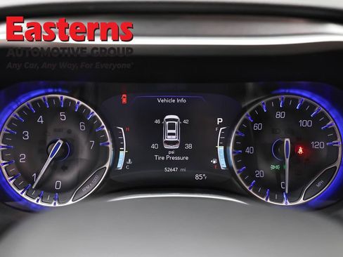 Used 2023 Chrysler Pacifica Touring-L FWD image 18