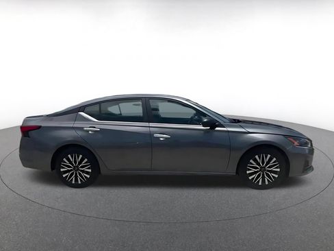Used 2025 Nissan Altima 2.5 SV FWD image 15
