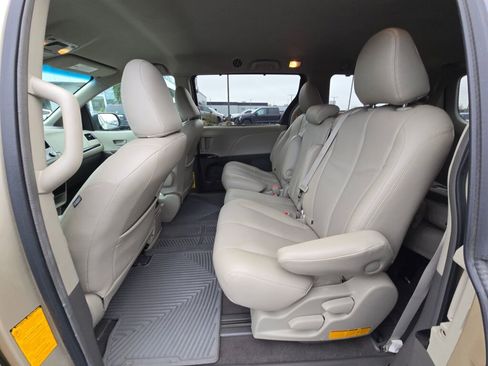 Used 2011 Toyota Sienna LE image 12