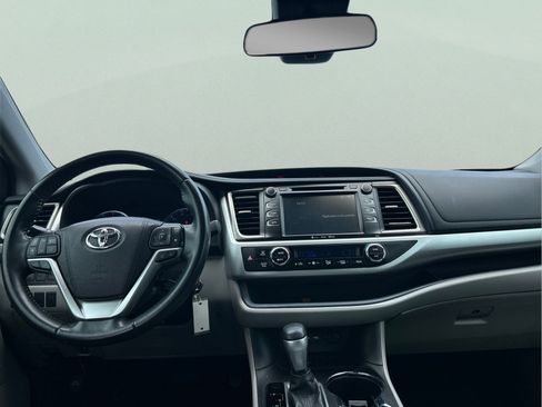 Used 2019 Toyota Highlander Plus FWD image 13