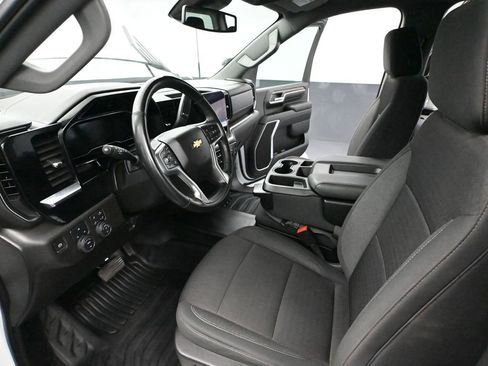 Used 2024 Chevrolet Silverado 3500 LT image 23