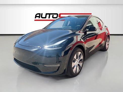Used 2024 Tesla Model Y Long Range AWD/4WD image 3