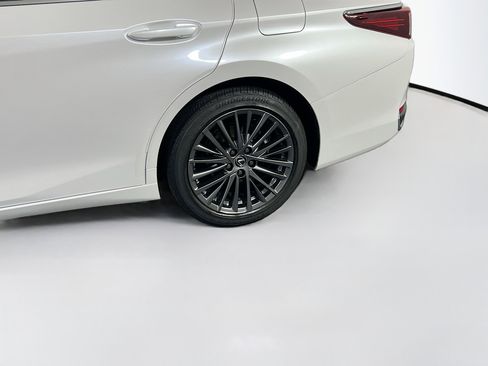 Used 2024 Lexus ES 300h w/ Premium Package image 30