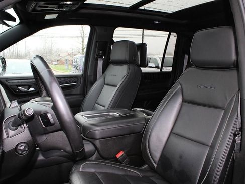 Used 2023 GMC Yukon XL Denali w/ Advanced Technology Package AWD/4WD image 32
