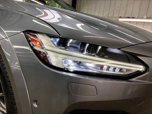 Used 2017 Volvo V90 T6 Cross Country AWD/4WD image 32
