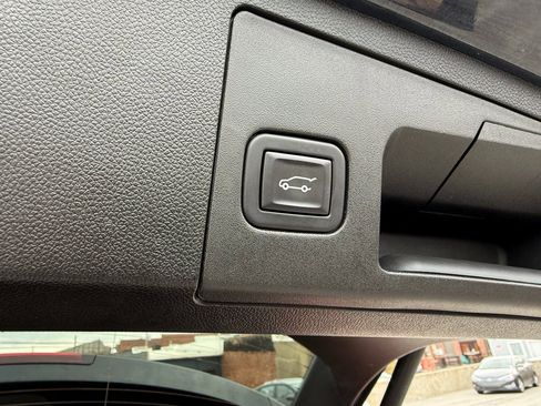 Used 2023 Cadillac XT4 Premium Luxury image 21