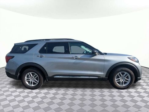 Used 2025 Ford Explorer Active w/ Active Comfort Package RWD image 2