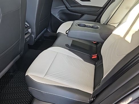 New 2025 Volkswagen Tiguan SE image 23