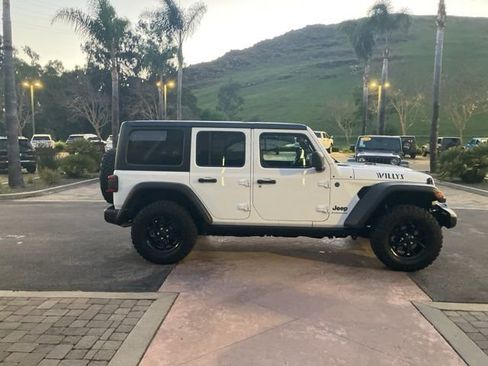 Used 2024 Jeep Wrangler Unlimited image 7