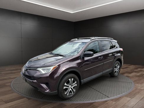 Used 2016 Toyota RAV4 LE AWD/4WD image 4