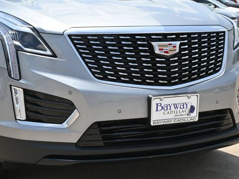Used 2025 Cadillac XT5 Luxury w/ LPO, Floor Liner Package FWD image 29