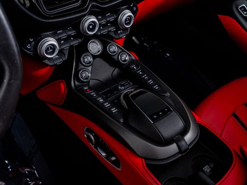 Used 2021 Aston Martin V8 Vantage Convertible image 33