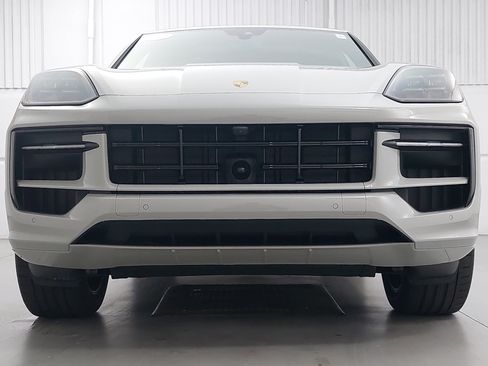 Certified 2025 Porsche Cayenne E-Hybrid AWD/4WD image 10